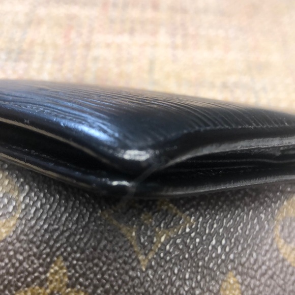 LOUIS VUITTON LV Black Epi Leather BiFold Wallet - Picture 12 of 17